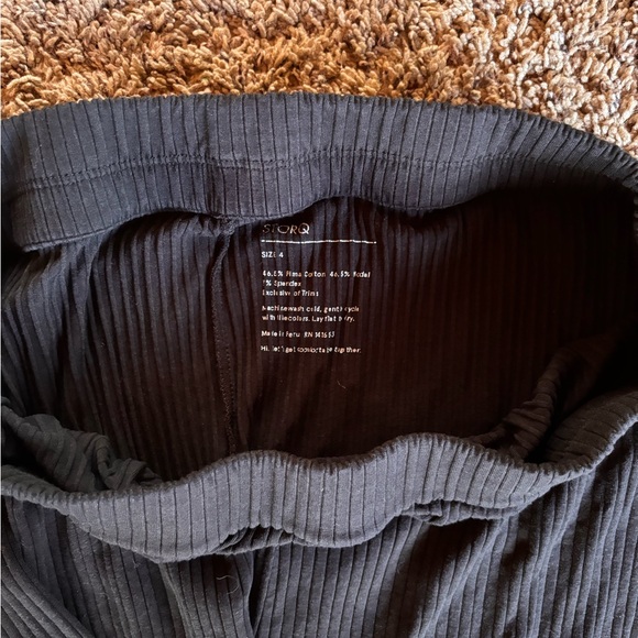 Black Ribbed pants - Picture 3 of 3